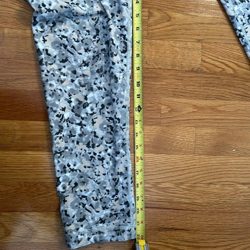 Lululemon Wunder Under Grey Pebble Cropped Leggings Size 8 - Picture 9 of 10